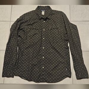 Patagonia Men's Dark Gray and Orange Patterned Shirt